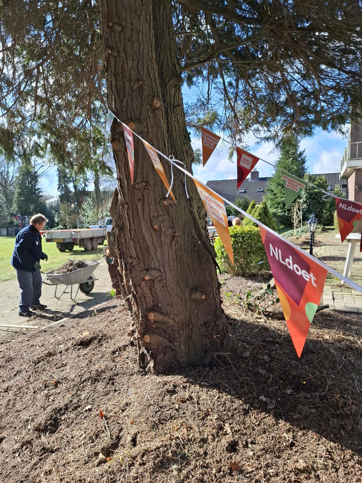 Geslaagde NLdoet-dag Pastorietuin Someren-Eind