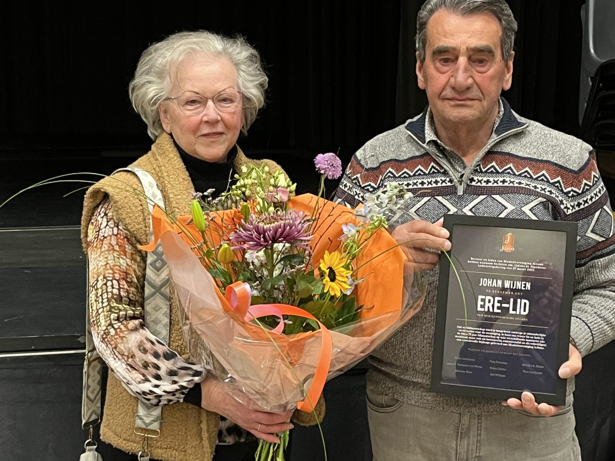 Johan Wijnen erelid van Muziekvereniging Juliana