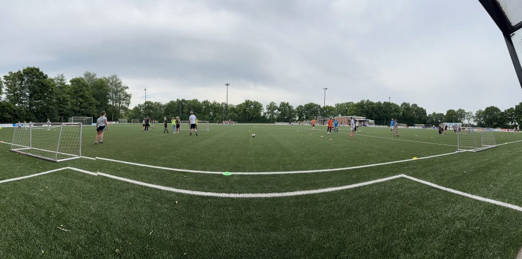 Succesvolle voetbalclinic voor basisschoolkinderen bij SSE
