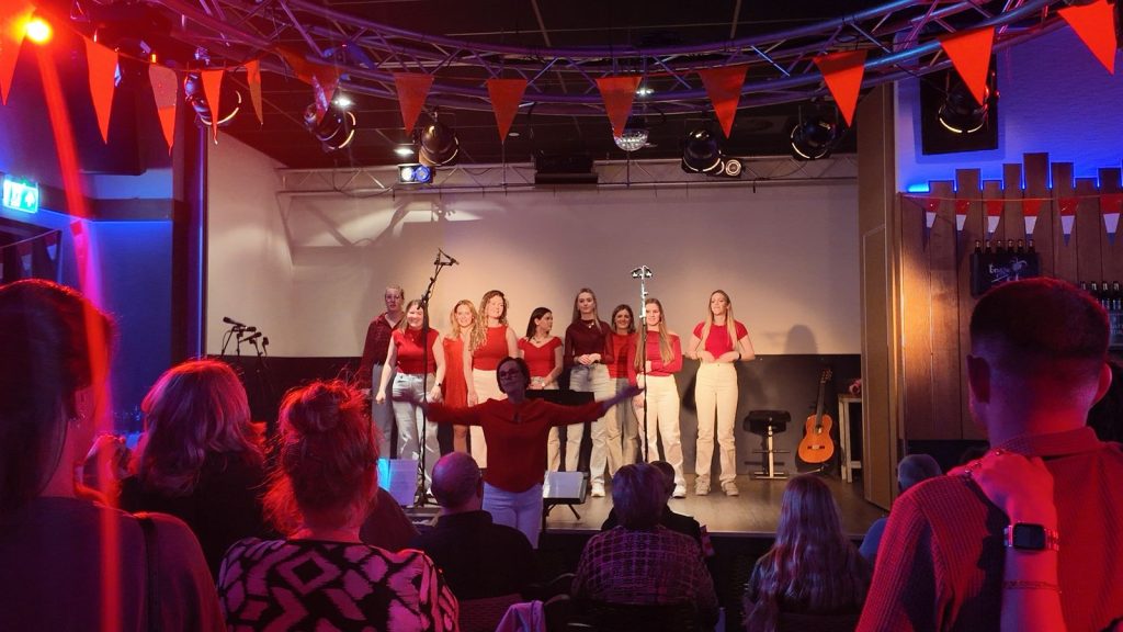 Zanggroep Melody schittert met gevarieerd optreden in KomOkUs