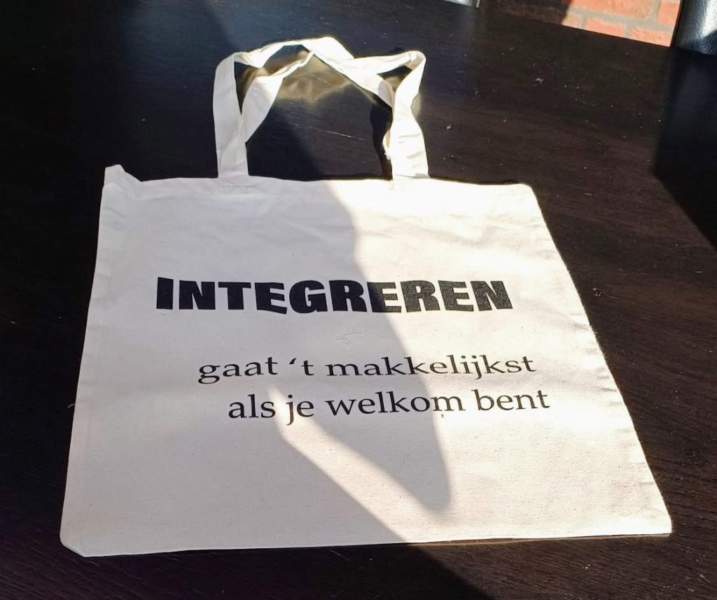 Tasje vullen voor nieuwe buurtgenoten