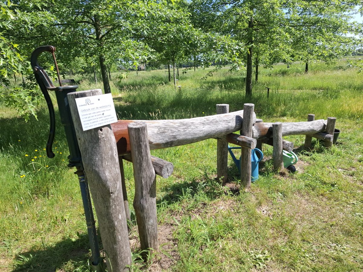 Extra water voor het Gedenkbos