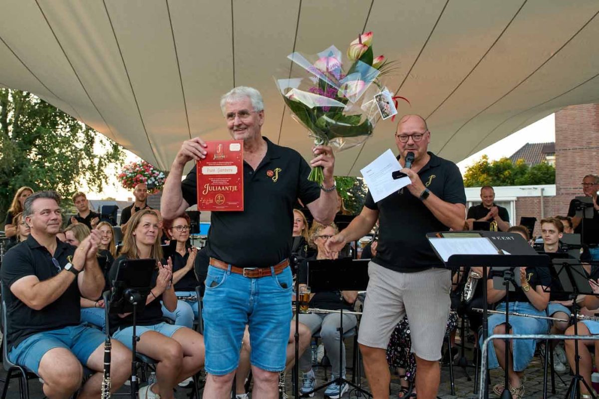 Onderscheiding voor Frans Leenders